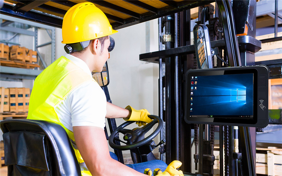 Q102-Durable-Android-tablet-forklift